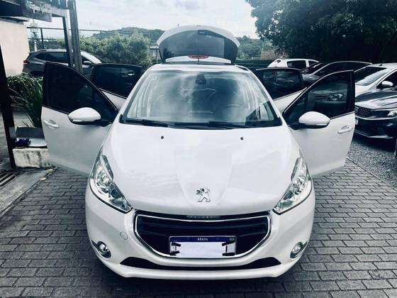 PEUGEOT 208 1.6 GRIFFE 16V FLEX 4P AUTOMÁTICO PEUGEOT 208 1.6 GRIFFE 16V FLEX 4P AUTOMÁTICO
